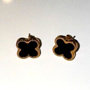 Clover earrings with rose gold frame